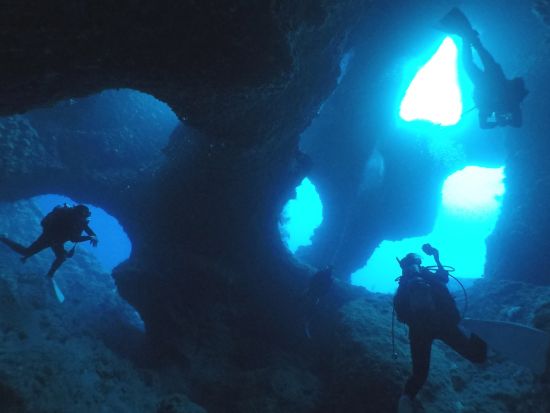 ボートファンダイビング  地形専門ガイドが案内する宮古島のダイナミックな地形と沖縄の透明度バツグンの海を体感！＜3ダイブ／ランチ付／宮古島＞