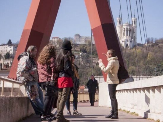世界遺産と美食の街・リヨン ローカルグルメウォーキングツアー！伝統郷土料理からスイーツまで試食たっぷり＆赤・白ワイン試飲付き＜英語ガイド＞