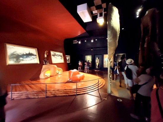 ダリ劇場美術館＆ダリの家美術館（卵の家）フィゲラス＆ポートリガット1日観光ツアー　2つの美術館を日本語で解説！ダリ御用達レストランで昼食＜混載／少人数制＞