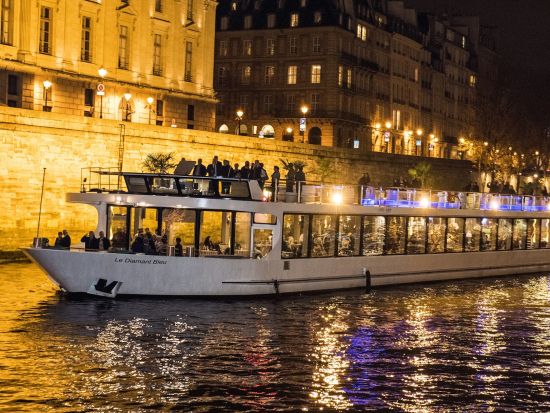 セーヌ川ディナークルーズ　ディアマンブルー　ルーフトップテラス付きボート　窓際席プラン選択可＜3コースディナー＞*前日まで予約OK