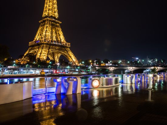 セーヌ川ディナークルーズ　ディアマンブルー　ルーフトップテラス付きボート　窓際席プラン選択可＜3コースディナー＞*前日まで予約OK