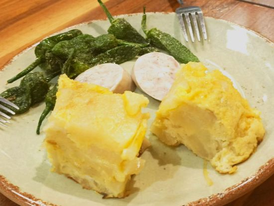 グラナダ タパスツアー　3軒のバル巡り＜タパス3品＆ドリンク3杯／午後・夜／混載／日本語＞