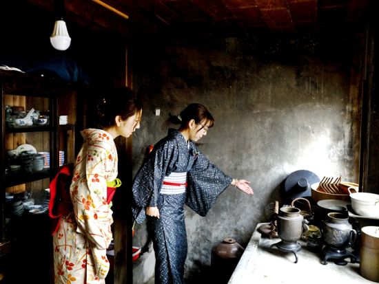 佐世保の歴史に魅せられた地元雑誌編集者 さやまるさんがご案内する 勝富遊郭跡地＆『廣喜屋』跡内 ＜昼食・着物レンタル付き／佐世保市＞