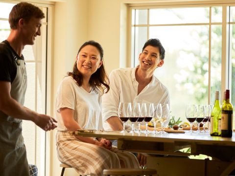 ハンターバレー 1895年創業の老舗ワイナリー「タラック・ワイン/Tulloch Wines」で熟成ワインを含む6種のテイスティング＆2コースランチ