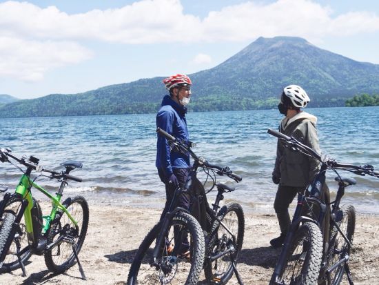 e-MTBで行く！阿寒湖周辺コース　電動アシストマウンテンバイクで白湯山展望台を目指して走る！＜4～11月／阿寒湖温泉発着＞byガイドのお店イ・モシリ