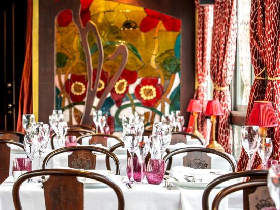 セーヌ川ディナークルーズ　老舗高級レストラン「MAXIM's」の味を船上で堪能＜18時または20時発／3コースディナー／ソルフェリーノ河川港集合＞