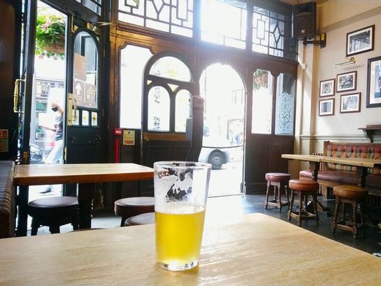 ④ブリティッシュロックゆかりのパブ 