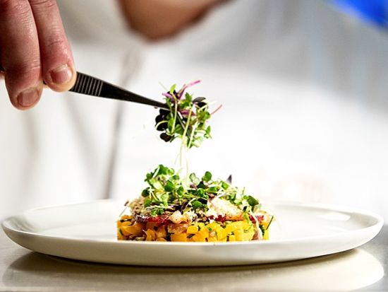 エッフェル塔第一展望台レストラン「マダム・ブラッスリー（Madame Brasserie）」ディナー　食事券＆事前予約サービス＜18:30または21:00開始＞