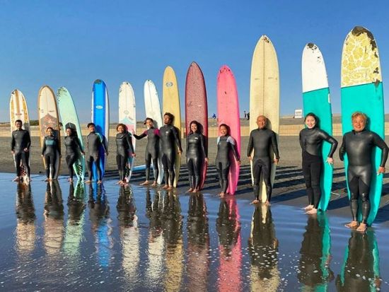 湘南・江ノ島 初心者サーフィンスクール 自力で湘南の波に乗ることをめざそう！14歳以上参加可能＜3.5時間／午前・午後＞