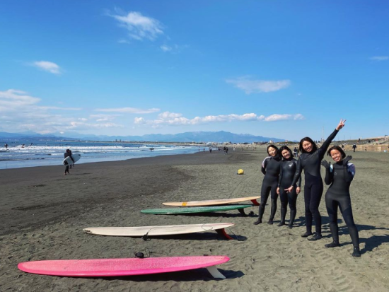 湘南・江ノ島 初心者サーフィンスクール 自力で湘南の波に乗ることをめざそう！14歳以上参加可能＜3.5時間／午前・午後＞