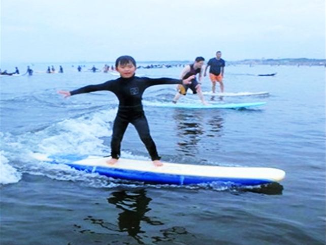 湘南・江ノ島 親子サーフィンスクール 子どもと一緒に湘南でサーフィン