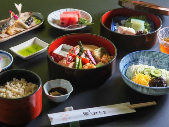 京都高雄 もみぢ家 川床ランチプラン 川のせせらぎに癒される川床料理（2026/6/1～2026/9/30）＜川床席確約／送迎あり／高雄＞