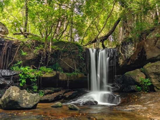 東洋のモナリザ「バンテアイ・スレイ」と水中遺跡「クバール・スピアン」ゆったり観光ツアー