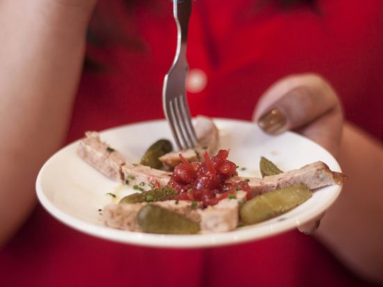 世界遺産と美食の街・リヨン ローカルグルメウォーキングツアー！伝統郷土料理からスイーツまで試食たっぷり＆赤・白ワイン試飲付き＜英語ガイド＞