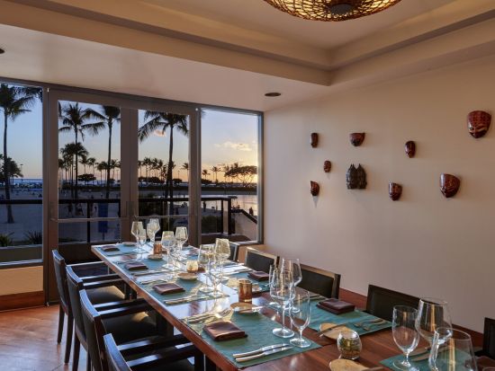 バリ・オーシャンフロント　食事券＆事前予約　オーシャンビューのレストランで本場のステーキを堪能！＜夕食／ヒルトン・ハワイアン・ビレッジ内＞