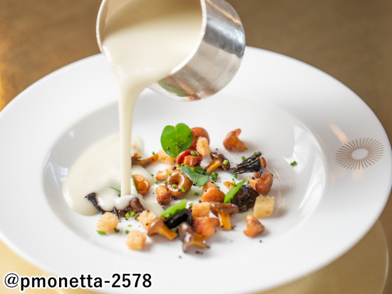 世界遺産ベルサイユ宮殿とトリアノン宮殿1日観光プレミアムツアー　宮殿内『アラン・デュカス』での昼食付＜日本語／専用車／貸切（1～6名）／パリ発着＞by[みゅう]