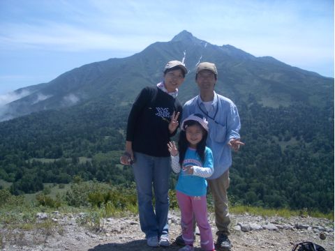 利尻島 ポン山トレッキング ポン山湧き水を喉を潤し、標高444mの山頂から抜群の眺めをぐるりと見渡す！＜5～10月／利尻富士町＞by利尻・島ガイドセンター