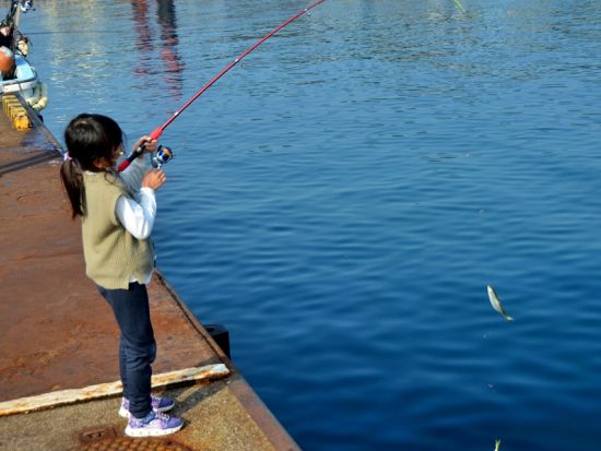 堤防釣り体験 道具一式レンタルつき！釣れた魚のお持ち帰り可能 ＜5歳～／2時間／松浦市＞ by 一般社団法人まつうら党交流公社