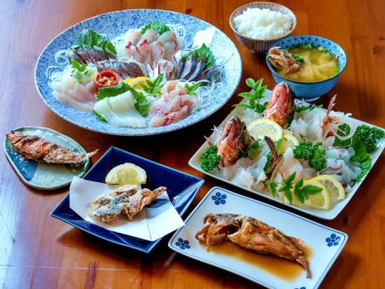 船釣り体験 釣りたてのお魚をランチでいただく！地元漁師さんや民宿のお母さんとのふれあい食体験＜6歳～／3.5時間／松浦市＞by 一般社団法人まつうら党交流公社