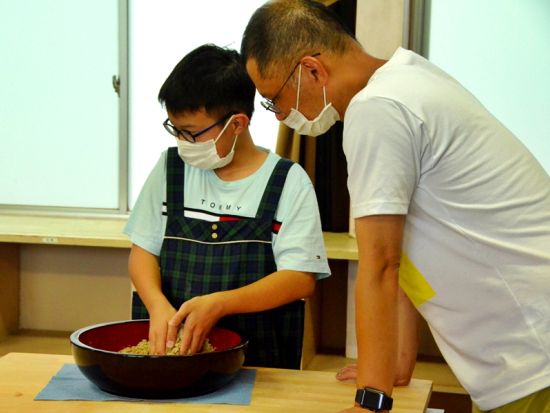 田舎十割そば打ち体験  鶏肉から出汁をとった醤油ベースの温つゆで召し上がれ！＜6歳～／2.5時間／松浦市＞by 一般社団法人まつうら党交流公社