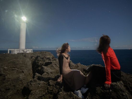 星空フォトと宙（そら）さんぽ 残波岬で沖縄の海と満点の星々を眺望！星空バックに最高の記念写真を残そう ＜1時間／読谷村＞