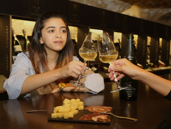 パリ　シャンパン試飲＋ランチ体験　サンジェルマン・デプレ散策ツアー　＜英語＞