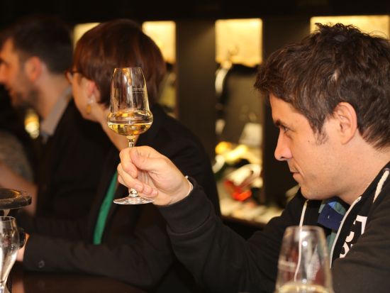 パリ　シャンパン試飲＋ランチ体験　サンジェルマン・デプレ散策ツアー　＜英語＞