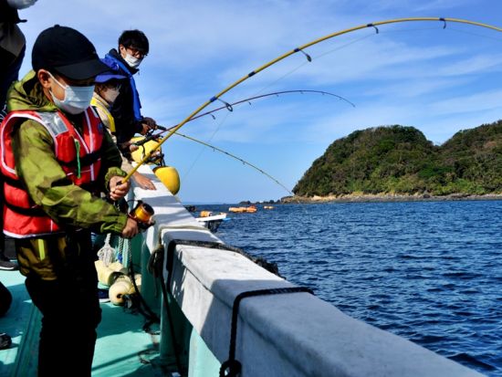 アジ釣りと3種のアジフライ食べ比べ日帰りツアー 漁船釣り体験＆島のおばあちゃんとアジフライ作り ＜6歳～／5時間／松浦市＞by 一般社団法人まつうら党交流公社