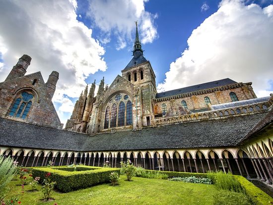 Mont_Saint_Michel_Garden_shutterstock_362509724