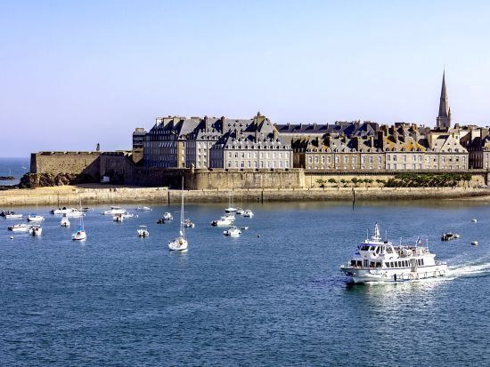 世界遺産モンサンミッシェルとノルマンディー地方 1泊2日ツアー　ルーアン＋オンフルール＋サンマロ訪問＜4～10月／木曜・土曜／4つ星ホテル宿泊／英語ガイド＞