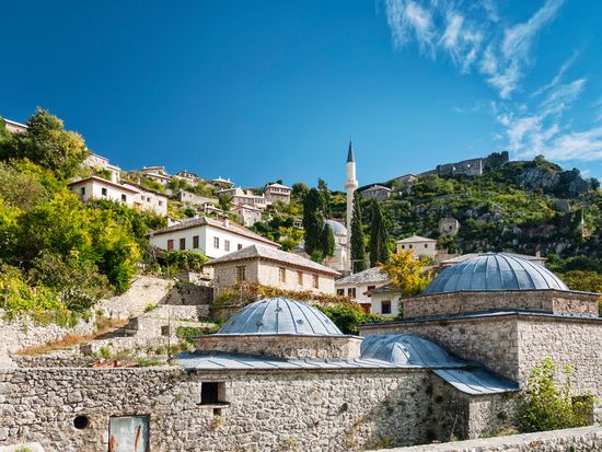 pixta_78352597_L_pocitelj village