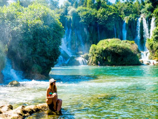 隣国ボスニア・ヘルツェゴビナへ！自然保護地区クラビカの滝＋世界遺産モスタル＋要塞都市ポチテリ 日帰り観光ツアー＜英語ドライバー／ドブロブニク発＞