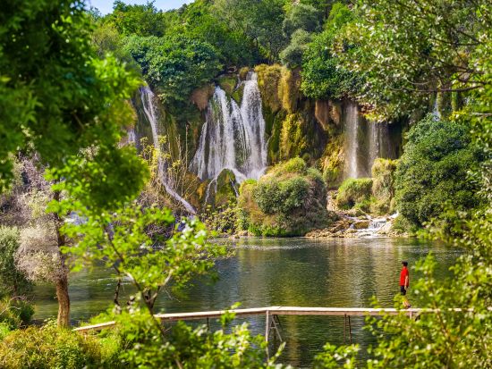 隣国ボスニア・ヘルツェゴビナへ！自然保護地区クラビカの滝＋世界遺産モスタル＋要塞都市ポチテリ 日帰り観光ツアー＜英語ドライバー／ドブロブニク発＞