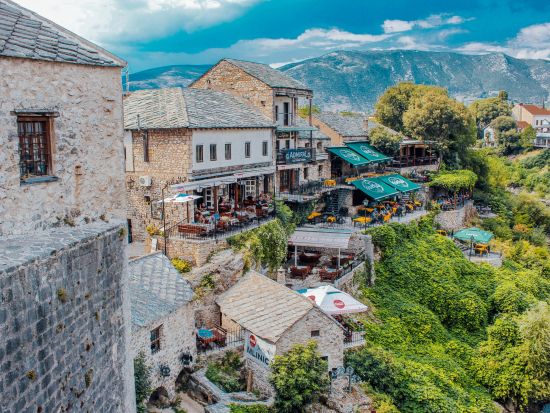 隣国ボスニア・ヘルツェゴビナへ！自然保護地区クラビカの滝＋世界遺産モスタル＋要塞都市ポチテリ 日帰り観光ツアー＜英語ドライバー／ドブロブニク発＞