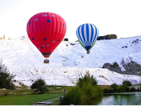 世界遺産パムッカレ　熱気球ツアー＜午前／ドリンク付き／英語アシスタント／パムッカレ発＞