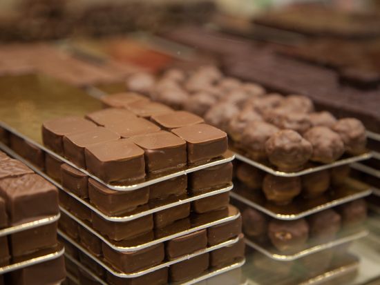 パリ　マレ地区　スイーツ＆チョコレート巡り　ウォーキングツアー　＜日本語＞