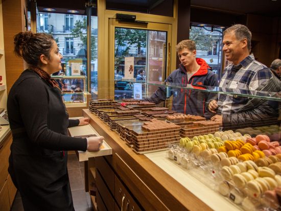 パリ　マレ地区　スイーツ＆チョコレート巡り　ウォーキングツアー　＜日本語＞