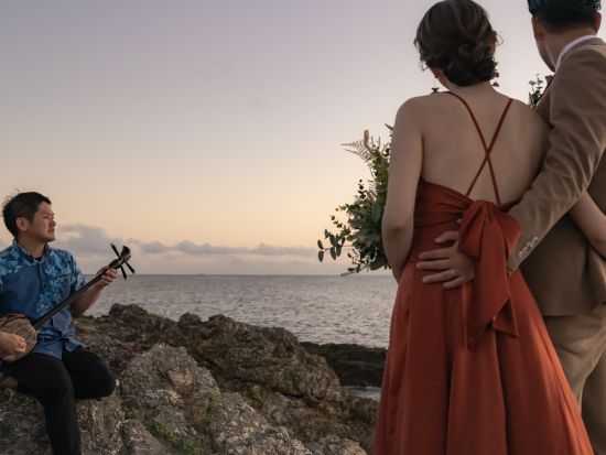 三線体験＋プロの生演奏 サンセットを眺めながら島の文化にふれる特別な時間＜石垣島＞