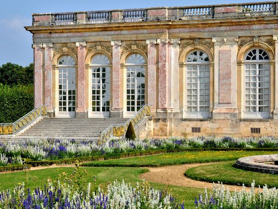 Versailles_Charteau_Trianon_shutterstock_179246090