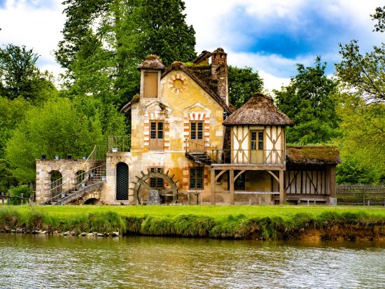 ベルサイユ宮殿 半日英語ツアー　宮殿優先入場＆庭園見学付き　トリアノン宮殿入場パス付き＜英語ガイド／現地集合・解散＞