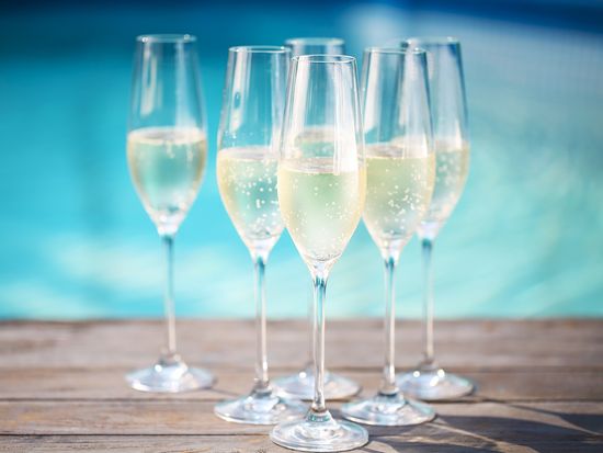 Champaigne_sparkling wine_shutterstock_613461278