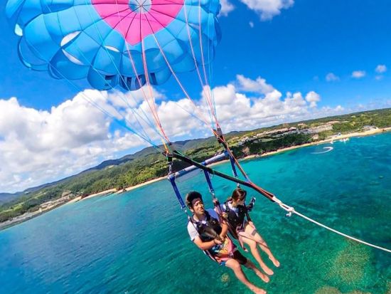 美ら海水族館入館券＋マリンスポーツ1種　選べるパラセーリング、フライボード、ホバーボード付きのお得なセットプラン＜名護市＞ 