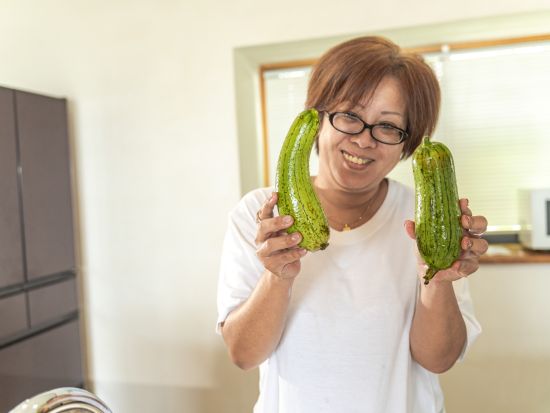 島のねえねえに教わる地元のガチ沖縄料理教室 ローカルな文化を体験＜石垣島＞