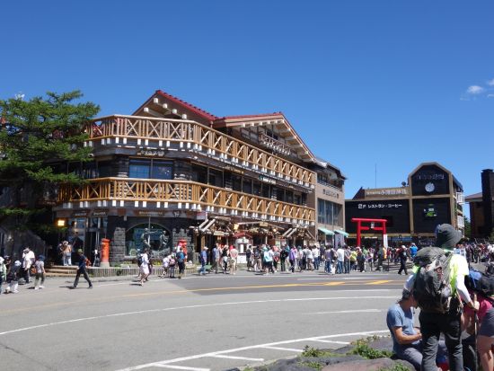 東京発富士山日帰りバスツアー　富士山絶景＆国際交流！河口湖＆忍野八海を自由に散策できる富士山満喫プラン 英語・中国語ガイド同行＜1名様から催行／新宿発／通年＞