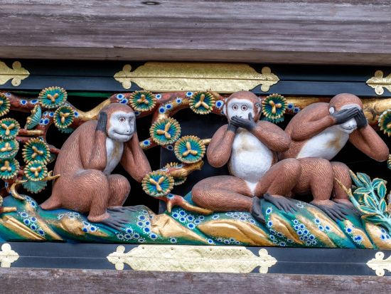 東京発日帰りバスツアー　日光東照宮＆いろは坂・華厳の滝・中禅寺湖！名物「栗おこわ葵御膳」付きで日光の絶景と歴史を満喫＜英語・中国語ガイド＞