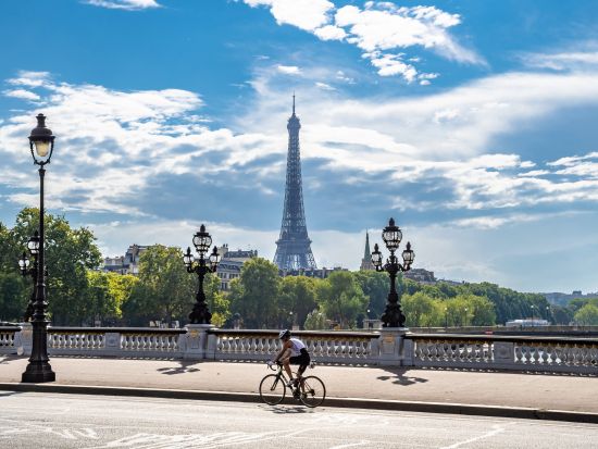 エッフェル塔 優先入場（第2展望台または第3展望台）＋パリ車窓観光ツアー＜日本語オーディオガイド付＞by ParisCityVision