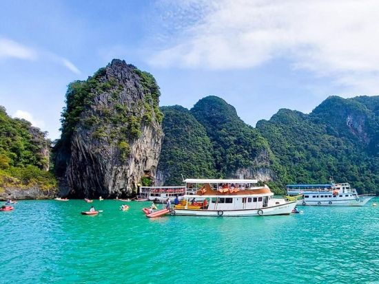 シーカヌー2島巡り☆2島での探検が魅了のオープンデッキボート！　カヌー＆観光探検満喫のスピードボート！選べるツアー＜ホテル送迎／ランチ付／英語ガイド＞