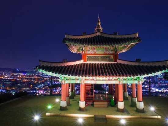 水原ナイトツアー　世界遺産水原華城のライトアップ＋夜景鑑賞　本場！水原王カルビのレストランへご案内＜日本語ガイド／明洞往復送迎＞