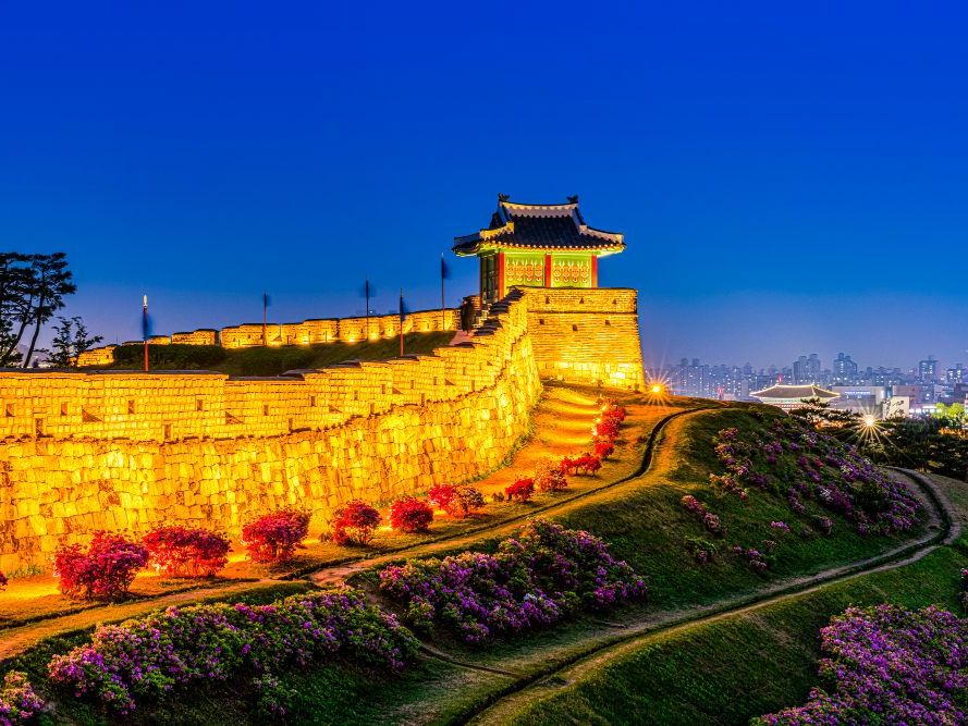 ソウル郊外観光ナイトツアー 世界遺産水原華城のライトアップ＋夜景