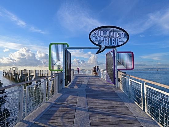 USA_Miami_Miami Beach_South Pointe Park Pier_pixta_82996393_M
